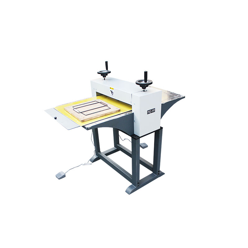 Machine de découpe et de rainu - Commercial Printing Industry avis et prix